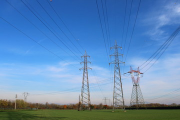 Tralicci dell'alta tensione - elettricità