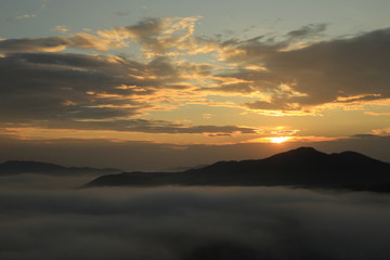 栃木県茂木町の鎌倉山から望む雲海 ( Cloudscape at Mount Kamakura in late autumn, Motegi town, Tochigi prefecture, Japan )