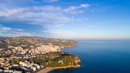 Naklejka na ściany i meble Photographie aérienne de Lloret de Mar, en Catalogne