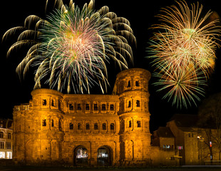 Feuerwerk über der Porta Nigra in Trier