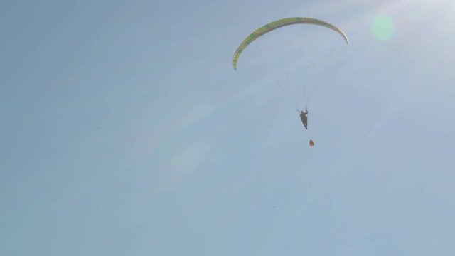 15086_A_man_gliding_the_air_on_the_parachute.mov