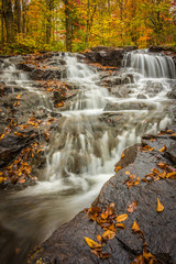 Fototapeta na wymiar Small waterfalls in the fall