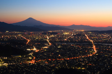 静岡市の夜景と富士山