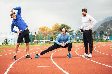Obraz premium Muscular athletic built young man stretching out