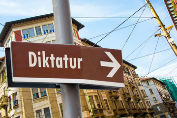 Schild 223 - Diktatur