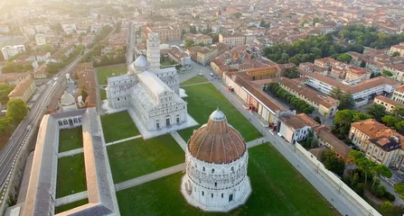 Crédence de cuisine en verre imprimé Tour de Pise Aerial view of Miracles Square in Pisa in the summer morning, Italy