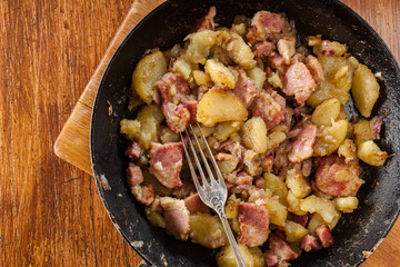 Fried potatoes with onion and bacon