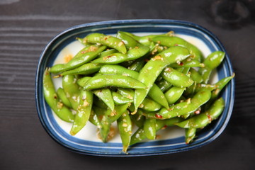 Green soybeans with garlic sauce