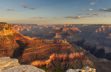 Fototapeta na wymiar Sunrise over the Grand Canyon