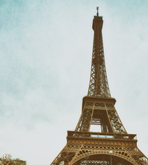 Fototapeta na wymiar The Eiffel Tower on a cloudy winter day - Paris