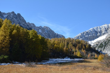 Fototapeta premium Herbst Alpen Halltal Karwendel