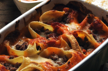 Pasta ripiena al forno Baked pasta Cuit au four de pâtes farcies horno Cucina italiana مطبخ...