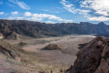 ИСПАНИЯ, КАНАРЫ, ТЕНЕРИФЕ - марта: Старый кратер вулкана в национальном парке вулкана Тейде (3718 м), объект наследия ЮНЕСКО.