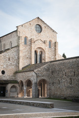 Fototapeta na wymiar Aquileia, Basilica di Santa Maria Assunta, vista della facciata dalla piazza