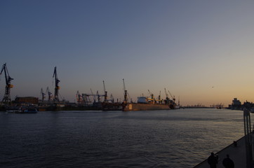 Fototapeta premium ハンブルク港マジックアワー