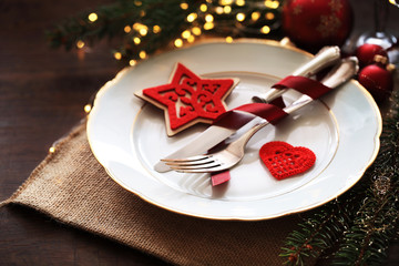 weihnachtlich gedeckter Tisch