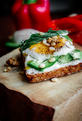 sandwich with egg and cheese