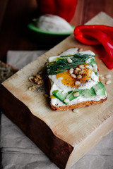 sandwich with egg and cheese