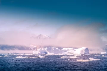 Schilderijen op glas Greenland, arctic, north pole : amazing iceberg on the sea, we can still see this before complete climate change © Erwin Barbé