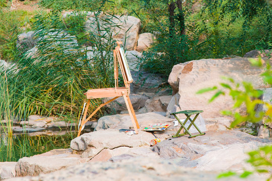 Travel easel in the park