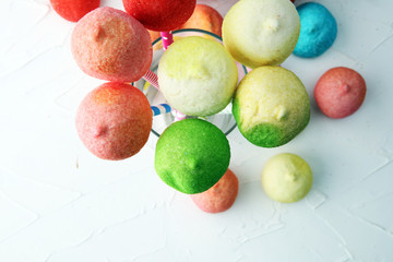 Marshmallow pops for Valentines Day in diffrent colors.