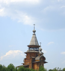 Fototapeta na wymiar wooden church in Gremyachom key