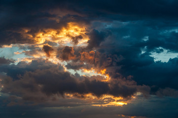 Fototapeta na wymiar Sunset sky cloudscape