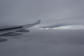 Fototapeta premium Vol dans les nuages