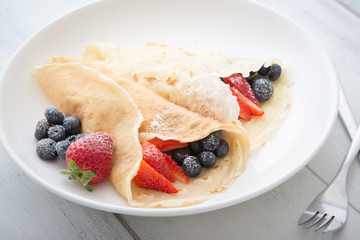 crepe with strawwberry and blueberry
