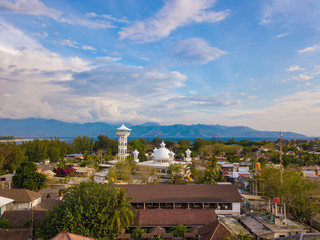 Obraz premium Aerial view to Baiturrahman Mosque on Gili Trawangan island, Indonesia