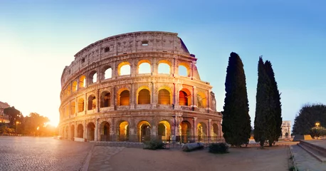Zelfklevend Fotobehang Panoramisch beeld van het Colosseum (Colosseum) in Rome, Italië © tilialucida