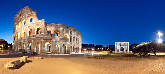 Obraz premium Colosseum (Coliseum) at night, Rome, Italy