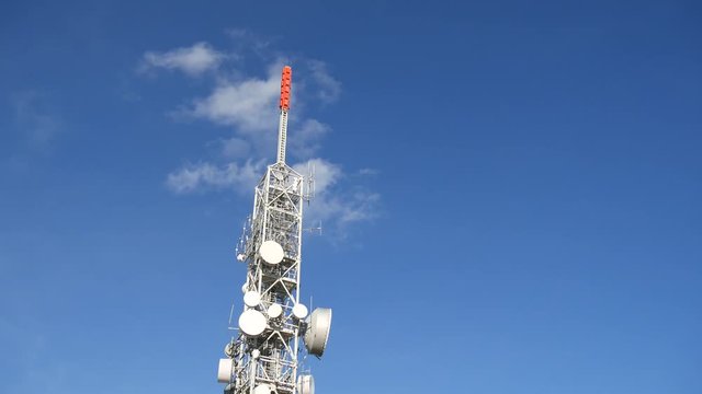 Time lapse antenne e parabole trasmissione radio e tv