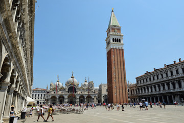 markusplatz in venedig 