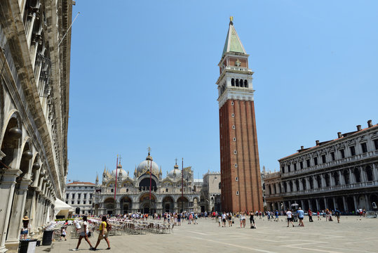 markusplatz in venedig 