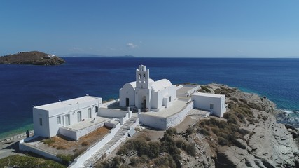 Fototapeta na wymiar Grèce Cyclades île de Sifnos Faros vue du ciel