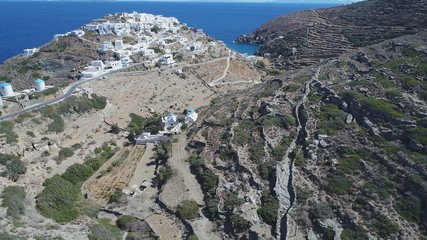Fototapeta na wymiar Grèce Cyclades île de Sifnos Kastro vue du ciel
