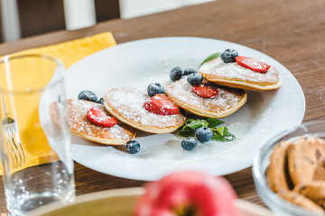 pancakes with berries