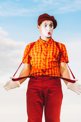 Mime shows pantomime against the blue sky