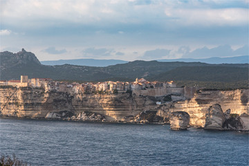Vue de Bonifaccio depuis le cap de Pertusato en Corse du sud en France