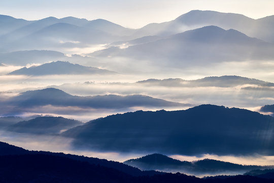 Fototapeta 霧の立ち込めた中国山地