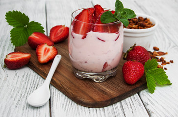 granola,  fresh strawberry and yogurt