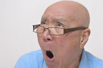怒りの日本人シニア