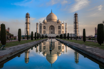 Fototapeta na wymiar Taj Mahal at Dawn