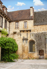 Fototapeta na wymiar Sarlat-la-Canéda. Constructions anciennes dans le centre historique. Dordogne. Nouvelle Aquitaine 