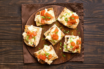 Scrambled eggs, tomato, green onion on bread