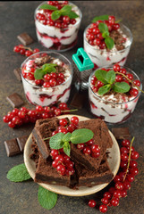 Chocolate cake with red currants