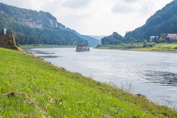 Blick über die Elbe in die Sächsische Schweiz