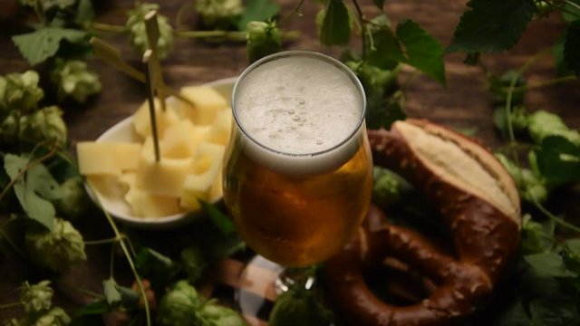 Bjór Bier Pivo Birra Bière Beer Cerveza Olut Μπύρα öl جعة Alus ビール Sör Пиво Piwo Cerveja Video 啤酒 בירה