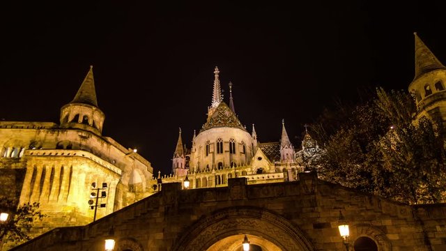 BUDAPEST &ndash; Moving timelapse/Hyperlapse of Fisherman's Bastion at night with Mathias church in view
